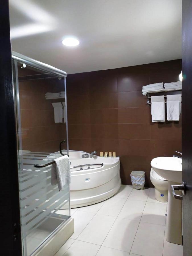 La Kapital Hotel Ambato Extérieur photo